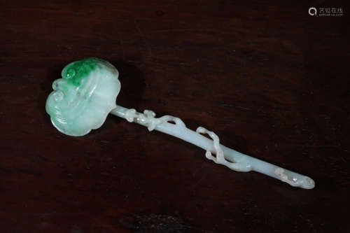 CHINESE CARVED JADE ORNAMENT