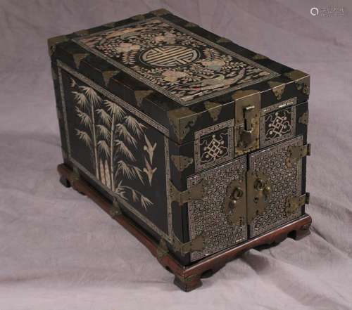 An excellent 19th century Chinese lacquer box with