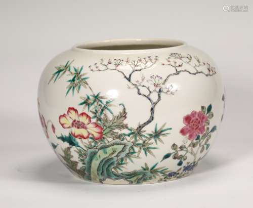 Famille rose glazed porcelain bowl with mark