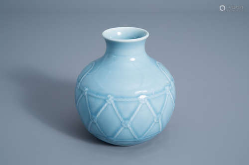 A Chinese monochrome lavender blue vase, 19th/20th C.