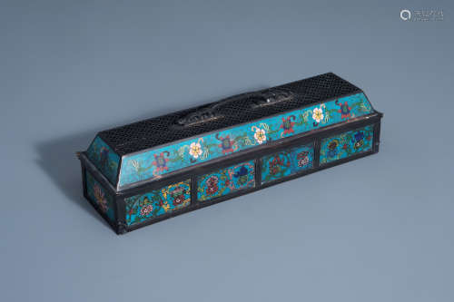 A Chinese rectangular cloisonnŽ box and cover, 5-character mark, 19th/20th C.