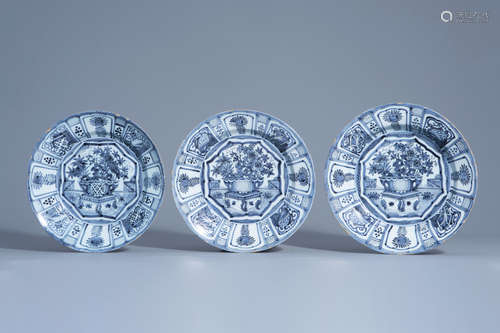 Three Dutch Delft blue and white chinoiserie Wanli style chargers, 17th/18th C.