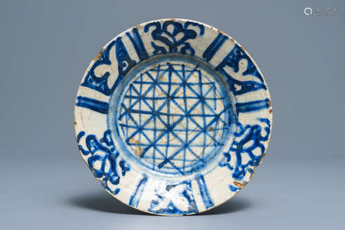 An Islamic blue and white fritware pottery plate, probably Syria, 18th/19th C.