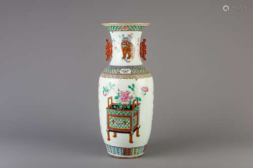 A Chinese famille rose vase with antiquities, 19th C.