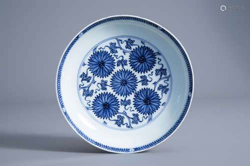 A Chinese blue and white plate with aster flowers, Yongzheng