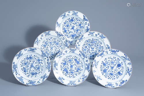 Six large Chinese blue and white plates with floral design, Yongzheng