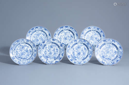 Seven Chinese blue and white plates with floral design, Yongzheng/Qianlong