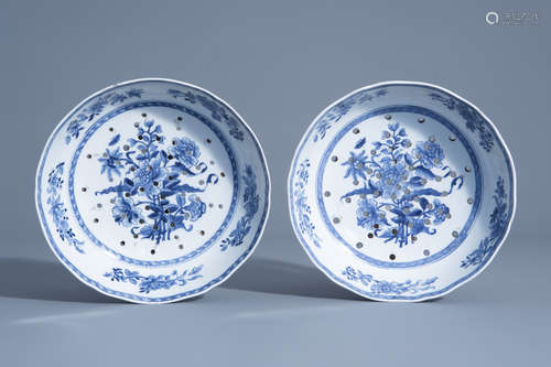 A pair of Chinese blue and white strainers with floral design, Qianlong