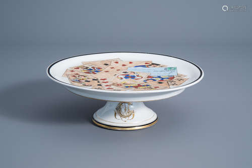 A Brussels porcelain tazza with a trompe l'oeil of playing cards, 19th C.