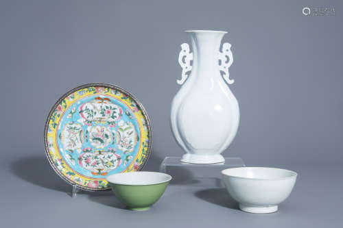 Two Chinese monochrome bowls and a vase and a famille rose plate with floral design, 19th/20th C.