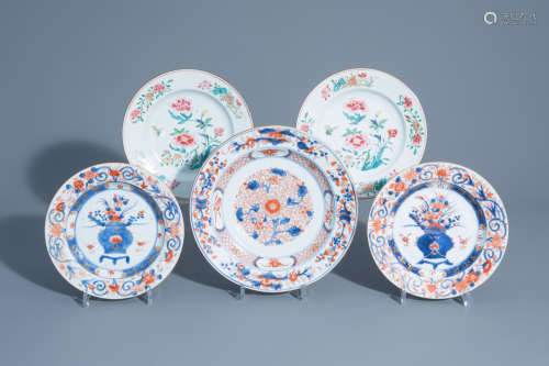 Three Chinese Imari style plates and two famille rose plates with floral design, Qianlong