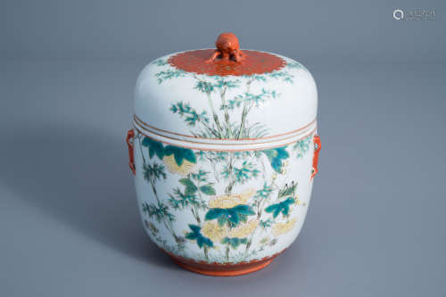 A Chinese jar and cover with floral design, Qianlong mark, 19th/20th C.