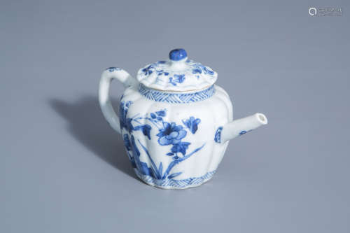 A Chinese blue and white teapot and cover with floral design, Kangxi