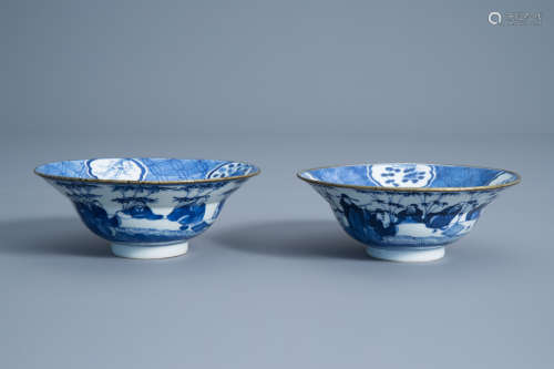 A pair of Chinese blue and white 'Bleu de Hue' bowls for the Vietnamese market, Kangxi mark, 19th C.