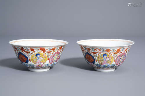 A pair of Chinese 'Baragon Tumed' marriage bowls, 19th/20th C.