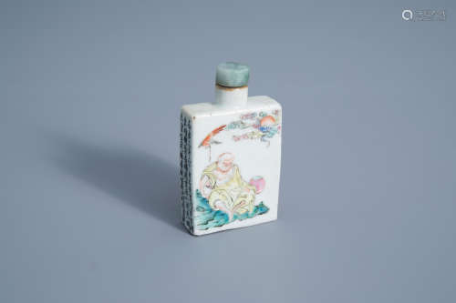 A Chinese famille rose snuff bottle, 19th C.