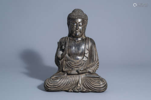 A Chinese painted wooden figure of Buddha, first halfÊ of the 20th C.