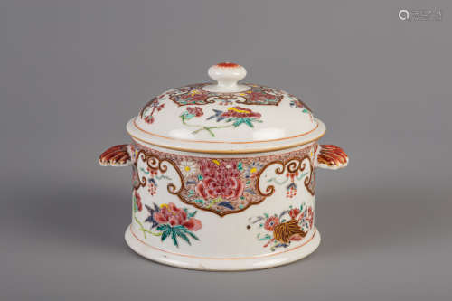 A Chinese famille rose Žcuelle with shell handles, Qianlong