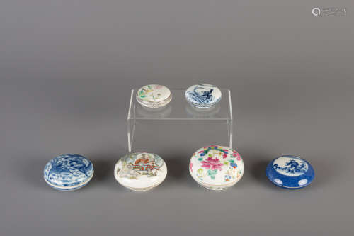 Six Chinese blue, white and famille rose seal paste boxes, 19th/20th C.