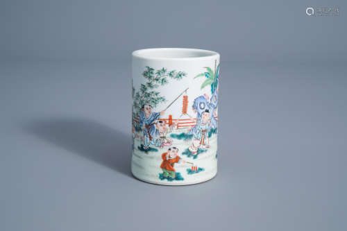 A Chinese famille rose brush pot with playing boys, 20th C.