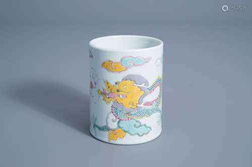 A Chinese famille rose 'dragon' brush pot , 19th/20th C.