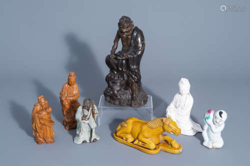 Seven Chinese figures in wood, porcelain and Shiwan pottery, 19th/20th C.
