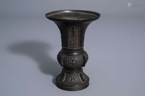 A Chinese archaic bronze vase, 19th C.