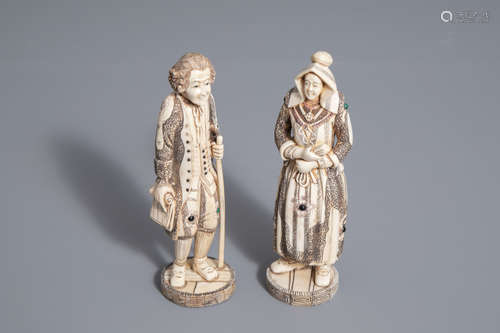 A pair of Japanese ivory and bone okimono of an European couple, Meiji, 19th/20th C.