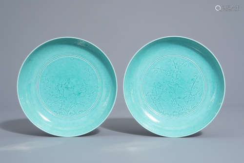 A pair of Chinese green glazed dishes with incised floral design, Qianlong mark, 19th/20th C.