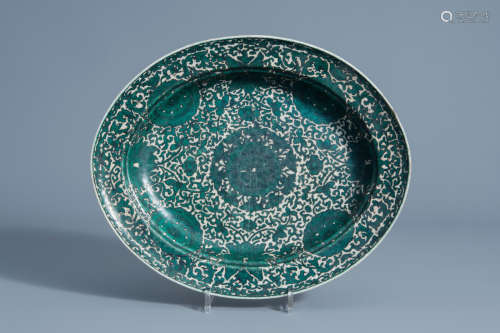 A Chinese oval dish with green 'Fitzhugh' pattern, Jiaqing