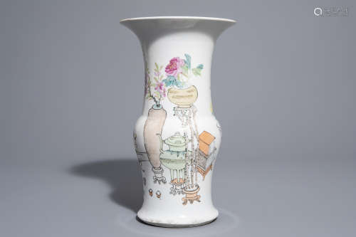 A Chinese qianjiang cai yenyen vase with antiquities design, 19th/20th C.