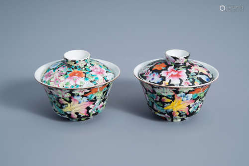 A pair of Chinese famille rose 'millefleurs' bowls and covers, 19th/20th C.