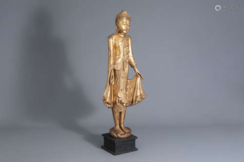 A Thai gilt lacquered standing Buddha figure, 19th/20th C.