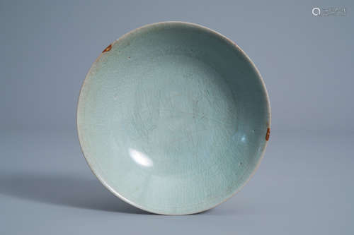 A Korean celadon bowl with incised design, probably Goryeo/Joseon, 14th/15th C.