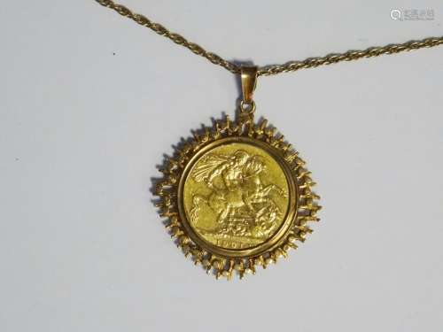 1901 full sovereign mounted pendant on 9ct gold chain, 14.2g in total