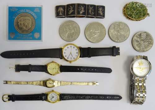 Quantity sundry Elizabeth II commemorative crowns, Thai silver and black enamel bracelet and a