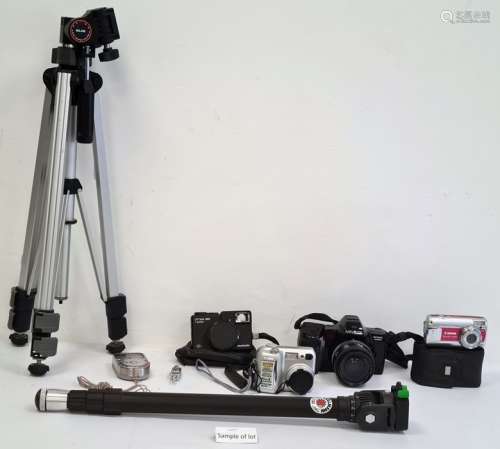 Nikon Coolpix 885 digital camera, an Optima 335 digital camera, a Canon Powershot A470 digital
