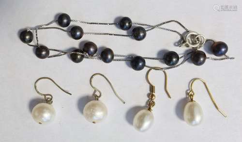 Two pairs of various cultured pearl drop earrings and a black cultured pearl and silver chain link