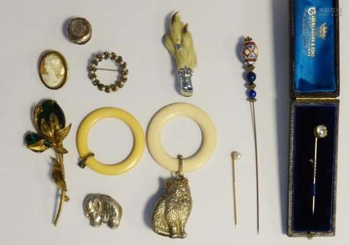 15ct gold and pearl hatpin, 1.5g, boxed, a cameo brooch, a mounted claw brooch, various other