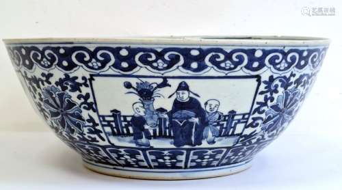 Chinese porcelain blue and white bowl, with four-character Qianlong mark (1735-1796), the interior
