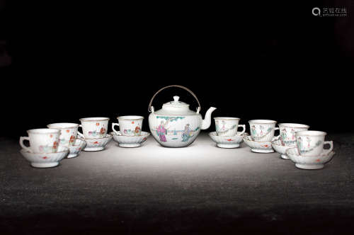清  粉彩人物紋茶具一組18件