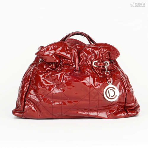 Dior红色漆皮花冠链条手提包