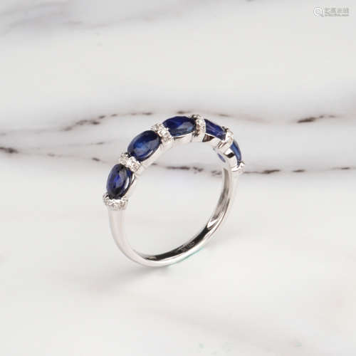 天然蓝宝石配钻石戒指（蓝宝石共重约1.65克拉）