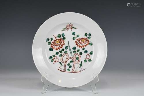 A WUCAI FLOWER DISH QING EXPORT PERIOD