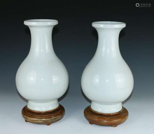 A PAIR OF WHITE GLAZED VASES, REPUBLIC P