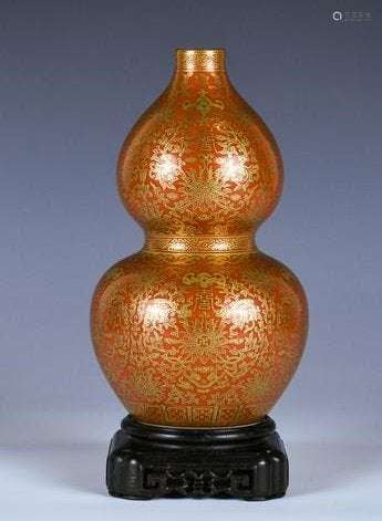 A GILT-DECORATED COPPER RED DOUBLE-GOURD VASE DAOG