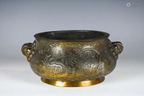 A LARGE INCISED BRONZE INSENSE BURNER XUANDE MARK