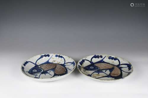 A PAIR OF BLUE AND WHITE UNDERGLAZED RED DISHES 19TH C