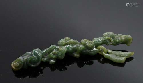 A GREEN LINZHI SCEPTRE CARVING 20THC