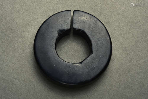 BLACK JADE AMULET SHANG DYNASTY